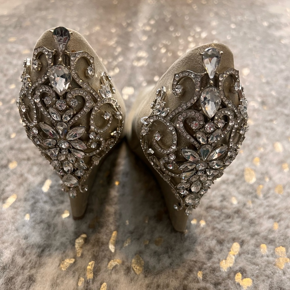badgley mischka rhinestone wedge size 7.5